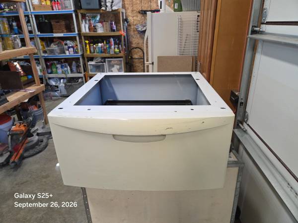 Samsung Pedestal drawer base for front load washer or dryer 1