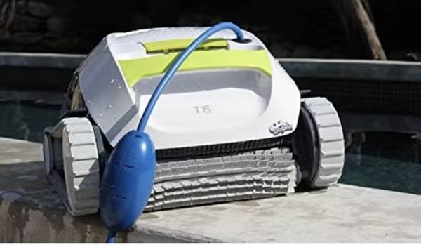 Dolphin T15 - Robotic pool vacuum 1