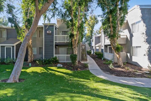 $2,435 / 1br - 570ft2 - Spacious 1 BR 1 BA w/ Vaulted Ceilings! Call about our special!! (22640 Garzota Dr, Santa Clarita, CA)63840113718145121