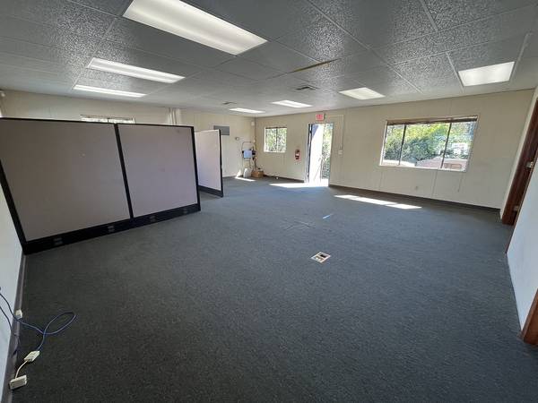 $750 / 2br - OFICINA EN ALQUILER EN GRASS VALLEY, CA!! ¡¡INTERNET INCLUIDO!! AIRE ACONDICIONADO Y CALEFACCIÓN (Grass Valley, Condado de Nevada, Sacramento)63952105338626122