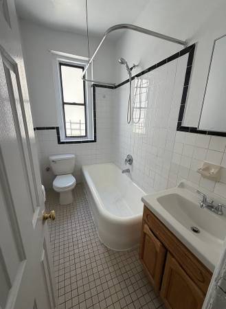 $1,300 / 1br - Sunny 1 Bed / 1 Bath in Norwood (Bronx)63945361830019122
