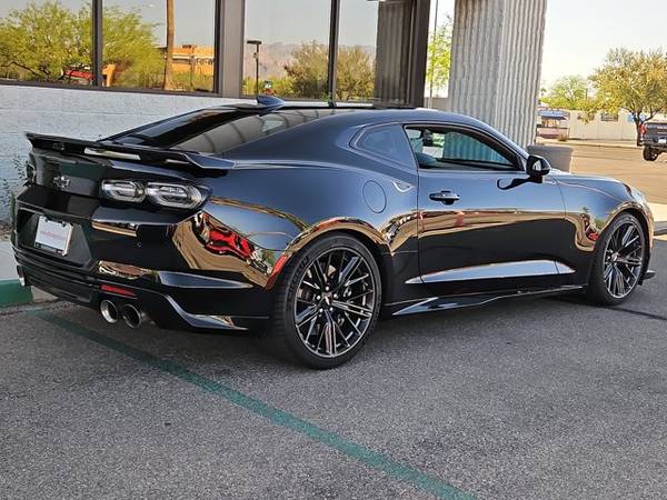 2019 Chevrolet Camaro Mosaic Black Metallic Llame Hoy! - $63680.00 (3566 E Speedway Blvd, Tucson, AZ 85716)63611912823553123
