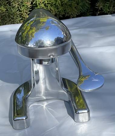 Metrokane Mighty Manual Orange/citrus Juicer 1