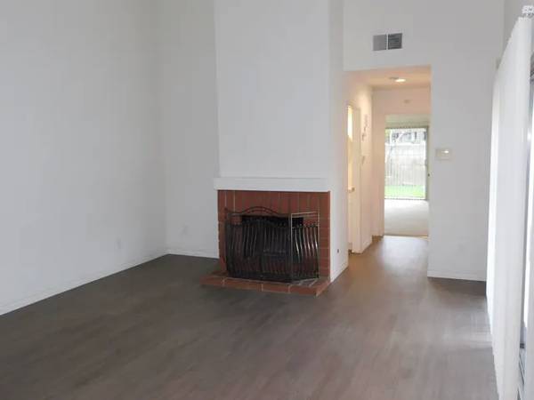$860 / 1br - Upper 1 bedroom apartment in Prime Alhambra Location! (18 S Marguerita Ave #19 Alhambra, CA)63812226575107120