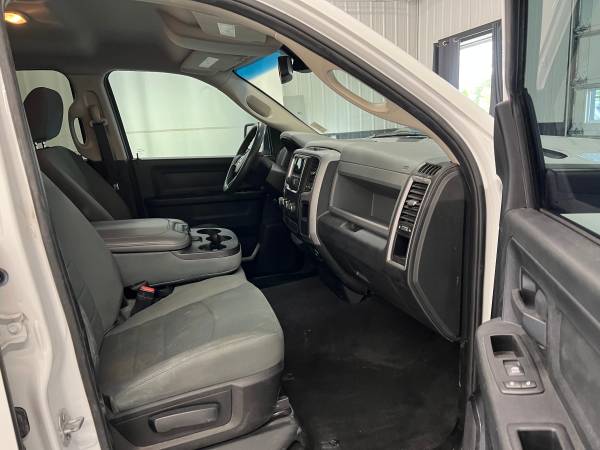 2017 RAM 1500 Express 4dr - Photo 11