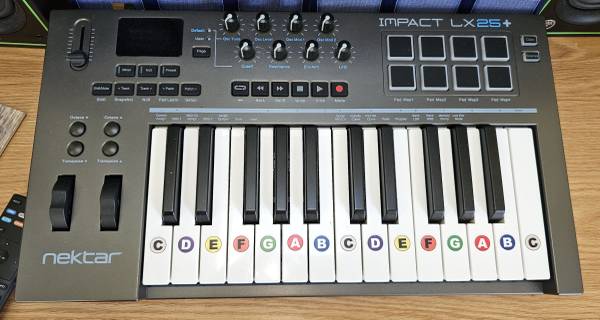 Novation Impact 25+ 1