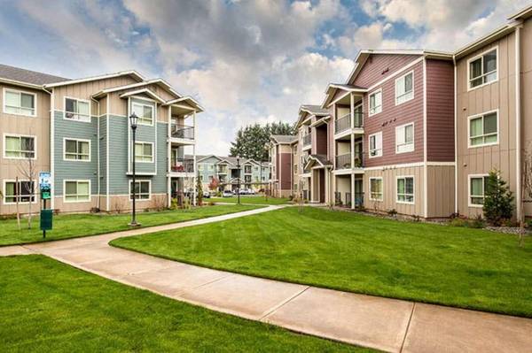 $1,500 / 2br - Income Restrictions Apply, Breakfast Bar, 2BD 1BA (2401 NE 4 Seasons Ln, Vancouver, WA)63820940540419121