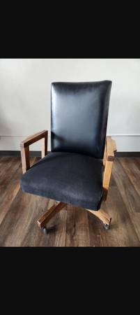 Various computer chairs for sale 1