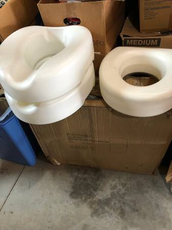 Toilet seat risers Yungatart new have a few 1