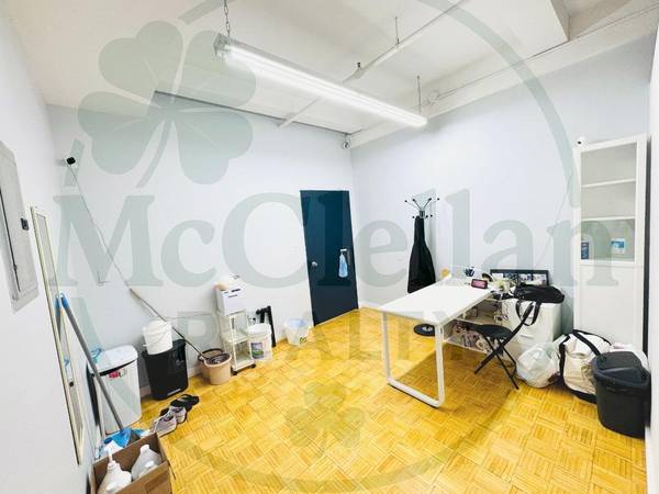 $1,900 / 594ft2 - ASAP! Lease Break, Sublease Partitioned Office Space/Retail makes Foye (Midtown West)63765576064003123
