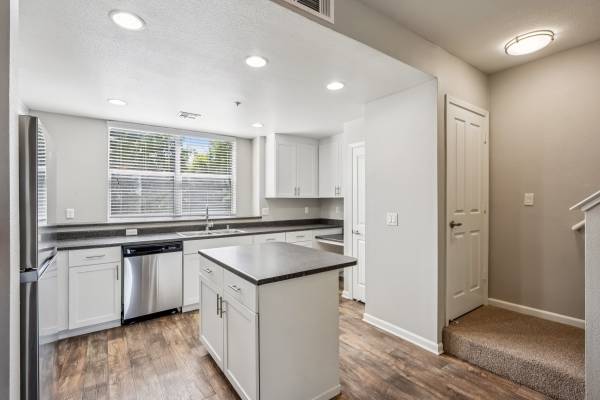 $3,826 / 2br - 1557ft2 - Petaluma Townhome Available Now (petaluma)63880131049473120