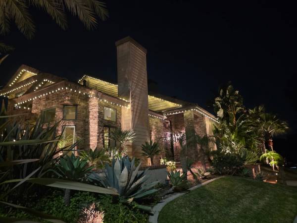 Christmas lights installation 714 277-0825 1