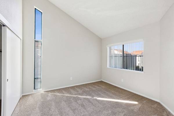 $2,250 / 2br - 950ft2 - Keyless Access, Spacious Kitchen, 24-Hour Availability (100 Summerfield Dr, Vacaville, CA)64044023684865122