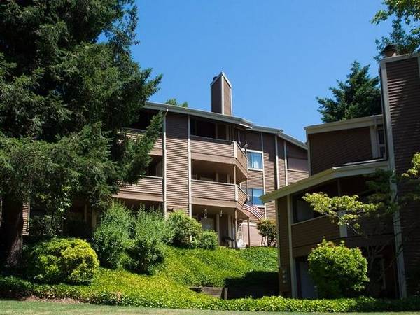 $1,497 / 2br - 950ft2 - Piscina reluciente, suelos tipo madera, spa de relajación (Clackamas)63831464666881124
