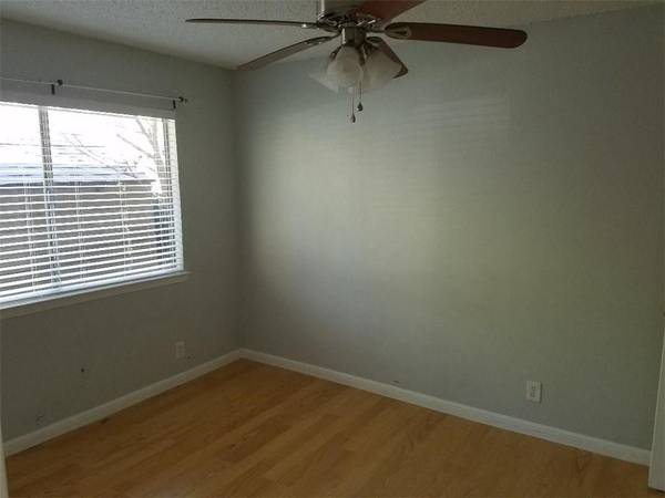 $1,495 / 2br - 900ft2 - 2/1 Duplex for $1495 near S Congress/William Cannon! Yard/No Carpet! (S Congress/William Cannon)63922558818434124