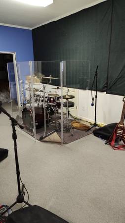 Bass player needed for 80s band 1