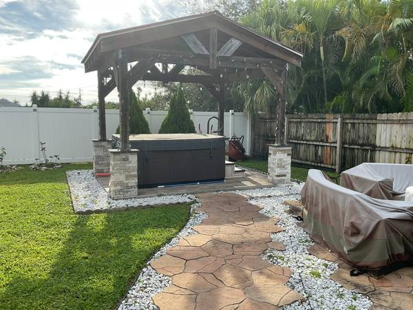 $568,000 / 4br - Fully Furnished House for sale (Cape Coral, FL)64212270013443121