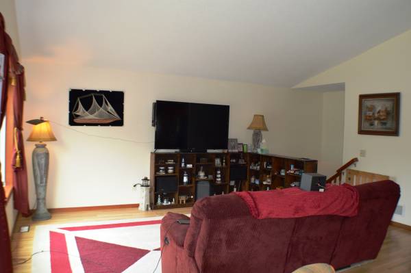 $325,000 / 4br - 2256ft2 - Charming Home Alert! 1.58 Acres! (Rush City)64003961085699123