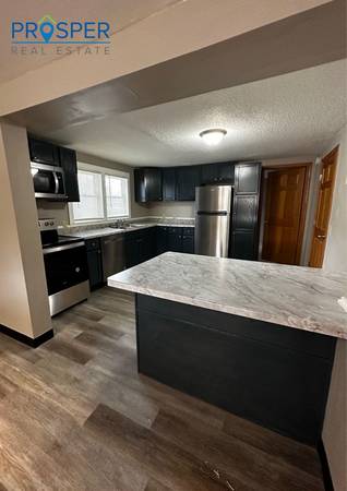 $2,100 / 4br - 4 Bedroom House on Chippewa Street - Available 6/1/26 (Eau Claire, WI)63845961673473121