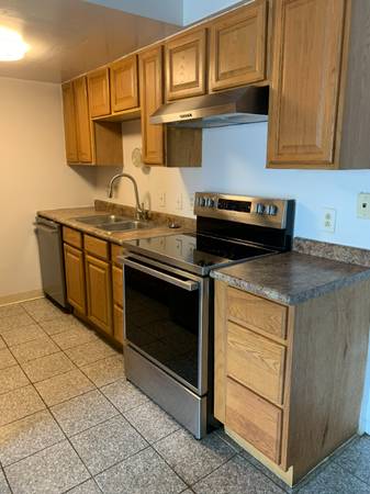 Charming 2 Bedroom, 1.5 Bath Apartment – Main Floor Convenience 1