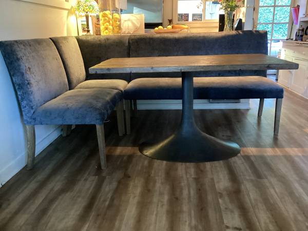 Solid oak table with banquette 1