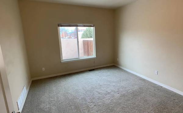 $650 / 3br - Huge Townhome w/ 1 bedroom for rent (Colorado Springs)63687172151427123