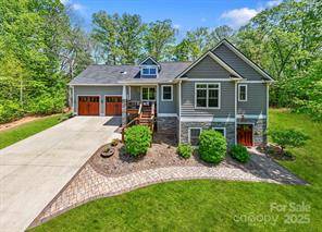 $899,900 / 3br - 2898ft2 - 9 Oak Mountain Drive (Leicester)64029208626690120