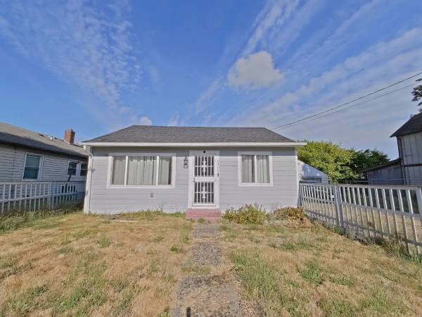 $1,650 / 2br - Beautifully maintained, move-in ready home! (Seattle, WA)63659484095491120