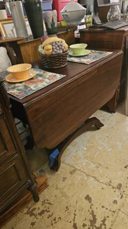 ANTIQUE DROP LEAF TABLE 1