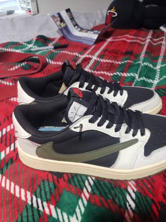 Travis Scott Nikes 1