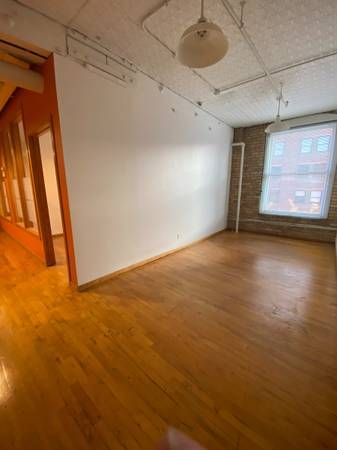 $1,700 / 1200ft2 - Executive suite for two. (warehouse district)64048421964546124
