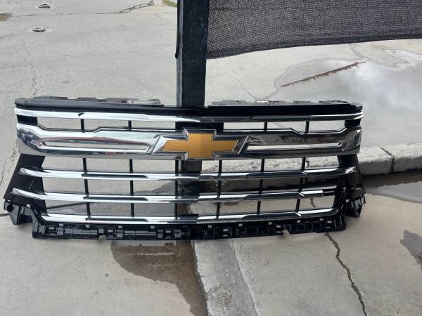 2024 CHEVY SILVERADO 2500 GRILL 1