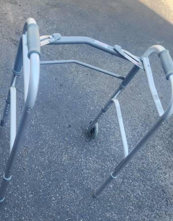 Foldable walker 1