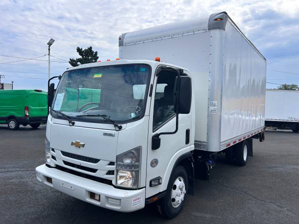 2018 Chevrolet W~4500 - Photo 2