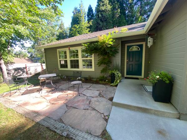 $4,000 / 3br - 1600ft2 - Fully Furnished, utilities inc, Mt. Shasta-great location, avail Nov1 (Mount Shasta)63678201345921120