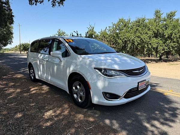 2019 Chrysler Pacifica Hybrid Touring Plus 4dr Mini Van - $20995.00 (alameda)63613191710851121