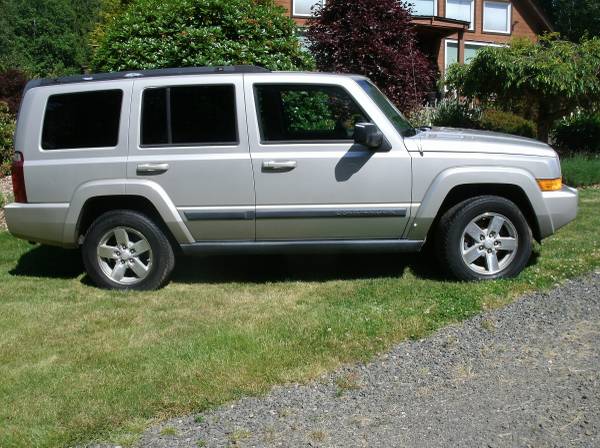 2008 Jeep Commander Sport 4X4 - $3,500 (POULSBO)63442231512833121
