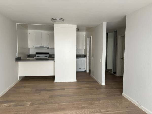 $2,050 / 1br - Beautiful 1BD w/ Private Balcony Near Lake Merritt! (oakland lake merritt / grand)63850426993025123