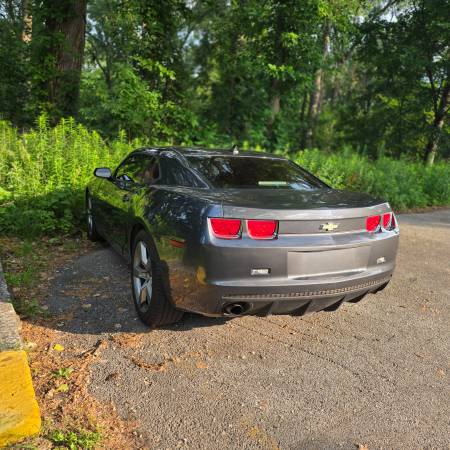 2010 Chevy Camaro LS • Grey Green • RELIABLE • Clean 🫧 - $7,500 (Chicago)63618850792449120