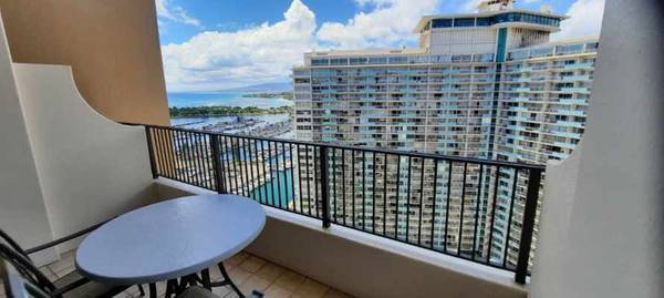 $100 / 1br - CENTRAL WAIKIKI beach walk suite Hawaiian timeshare (7 nights min) (Waikiki Honolulu)63686726685313120