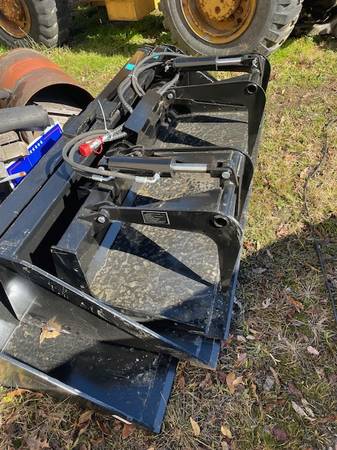 NEW 72" Skid Steer Flat Bottom Grapple Bucket 1