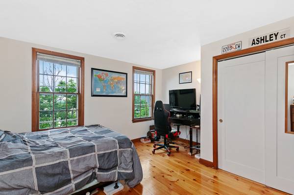 $3,975 / 3br - 1200ft2 - No Fee. 2+/3BD Charlestown Penthouse w/ Central Air, Deck! (Charestown)63614110208387123