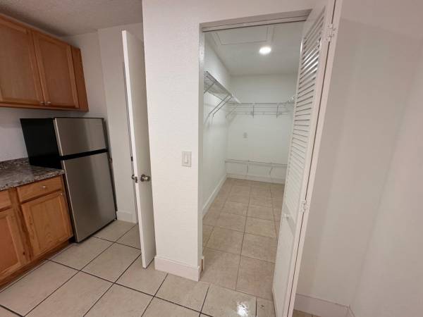 $1,200 / 1br - Efficiency Turnpike MetroZoo & SW 184 St (Miami, FL)64049276837506123