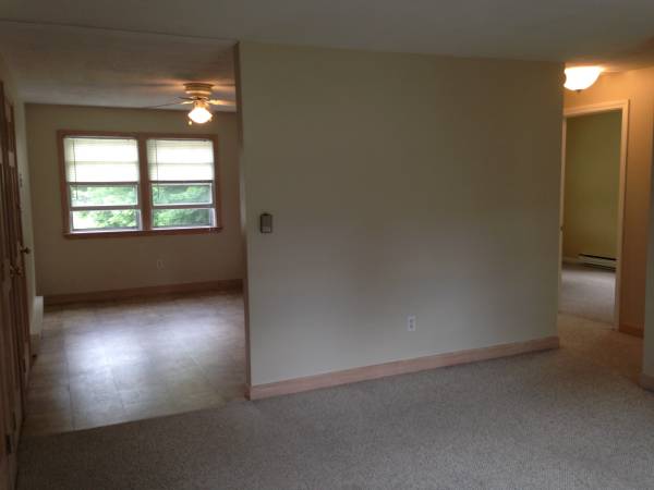 $2,300 / 2br - 686ft2 - Top Floor Apartment w/River Views (Joppa/South End)63856665833857124