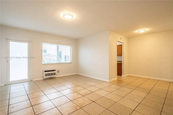 $1,700 / 1br - Spacious 1Bed/1Bath just steps to the Beach and North Shore Park (Miami Beach)64002016899331122
