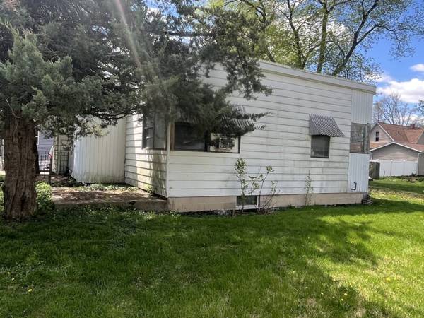 $90,000 / 3br - 1904ft2 - House for Sale Dakota IL 19602ft2 3Bdrm (Dakota IL)63159678021251121
