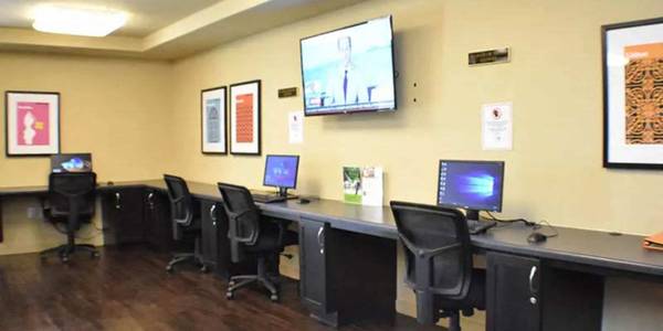 $1,837 / 2hab - Sala de juegos de billar, lavavajillas, ventiladores de techo (3500 S Sherman St, Englewood, CO)63973499489026121
