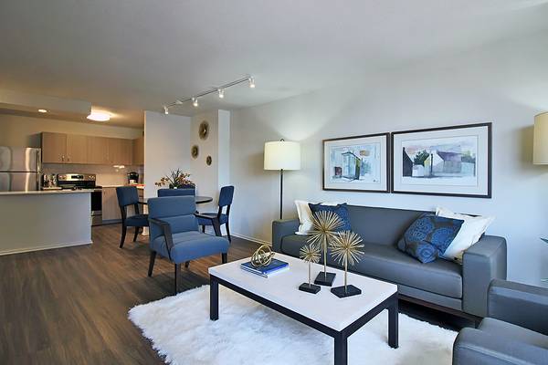 $2,304 / 1br - Gold Coast 1 Bedroom With Bay Windows, Pool, Gym, Prime Location (Gold Coast)63781441650049122