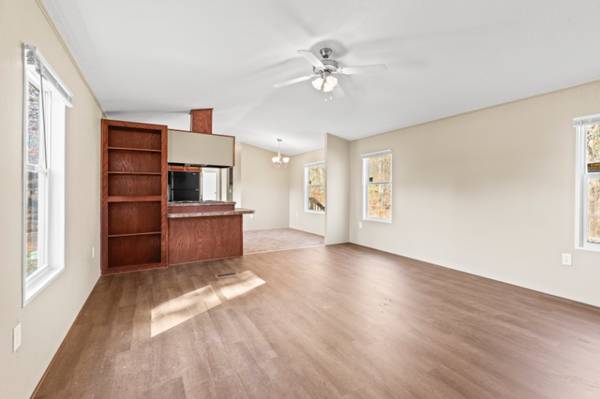 $1300.00 / 3br - 1180ft2 - Charming 3 Bed/2 Bath Manufactured Home in Lindale, TX - $1300/mo64037559921795120