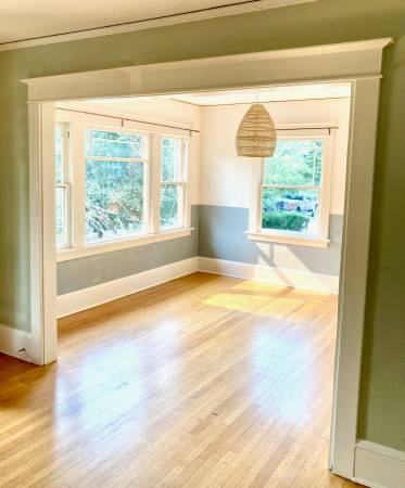 $3,200 / 4br - 2428ft2 - Awesome bungalow in amazing neighborhood (Division clinton)64039058035586122